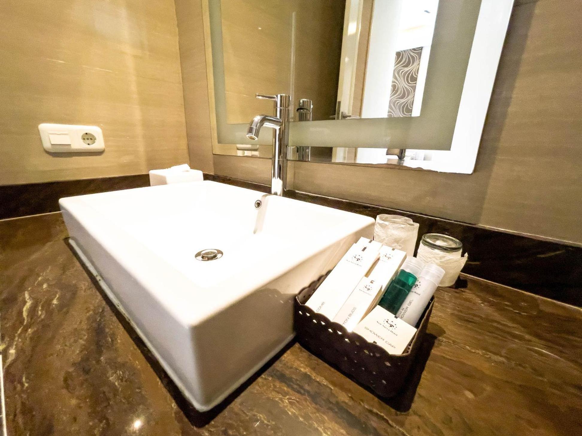 New Surya Hotel Banyuwangi  Dış mekan fotoğraf